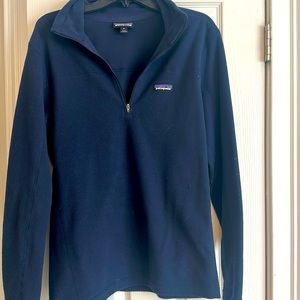 Men’s Patagonia fleece navy pullover, barely worn.